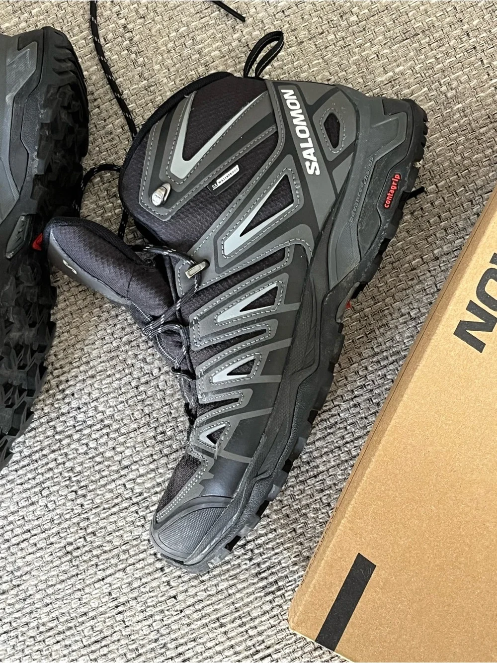 Salomon Men's Black and Gray X Ultra Mid Hiking Boot